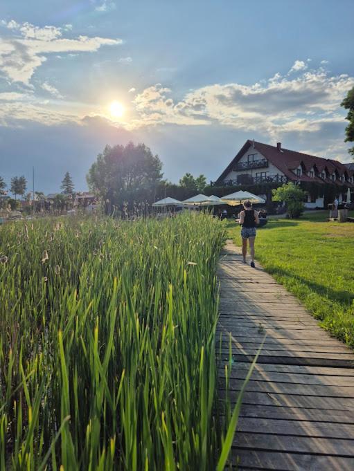 Pensjonat Rybaczowka - Noclegi, Restauracja, Port Bogaczewo  Exterior foto